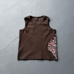 Derschutze Ribbed Side Floral Embroidery Tank Top - Brown