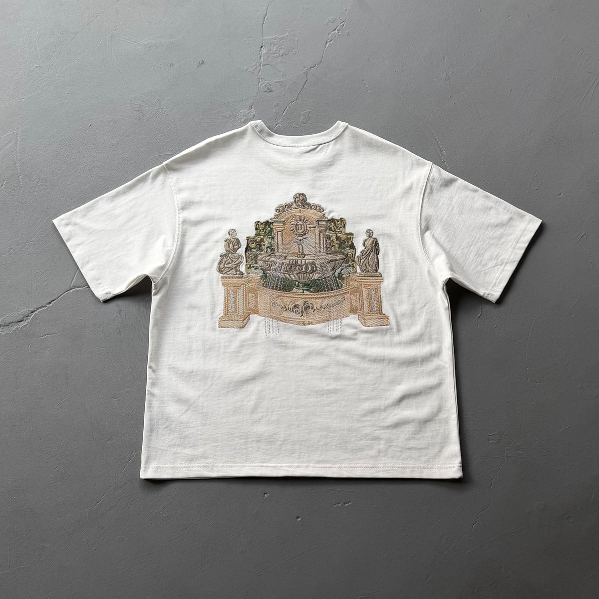 Derschutze Classical Architecture Fountain T-Shirt - White