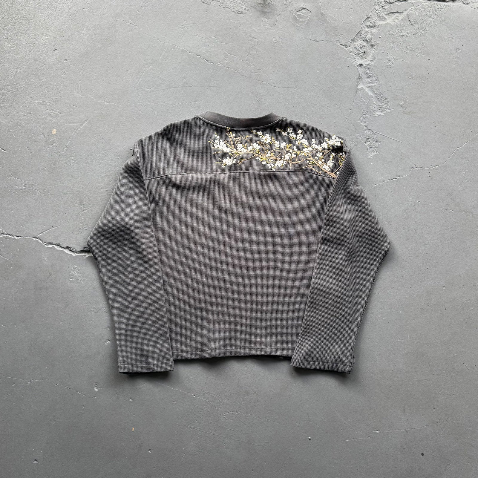Derschutze Waffle Knit Shoulder Floral Embroidery Long-Sleeve Tee - Charcoal Grey