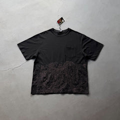 Derschutze Dense Texture Hem Embroidery Pocket Tee - Black